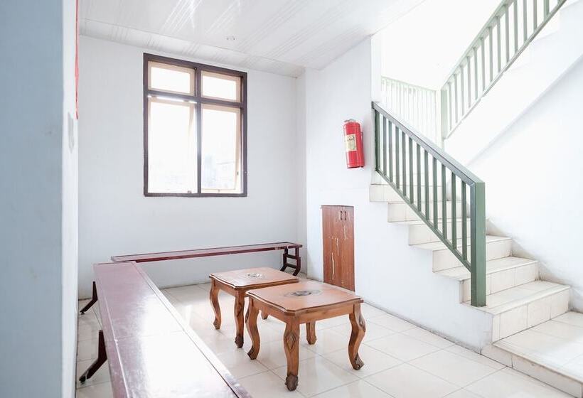 پانسیون Reddoorz Near Tugu Pers Jambi