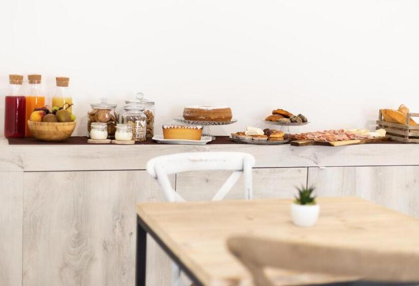 تختخواب و صبحانه Li Cetti