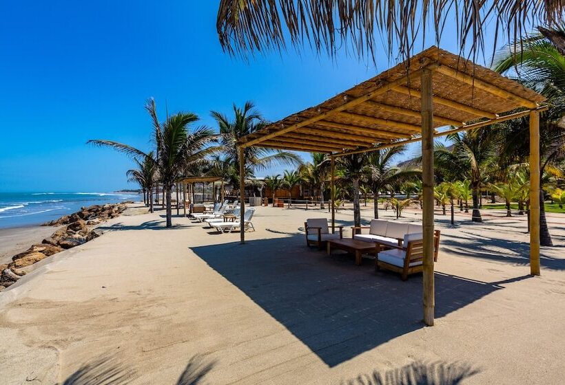 هتل Bungalows & Suites Punta Camarón