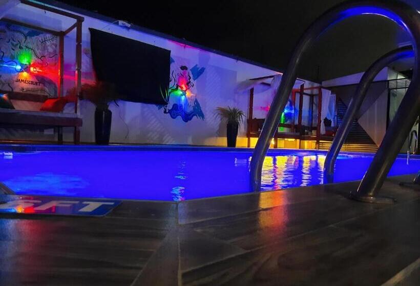 James Court Hotel & Luxury Apartments
