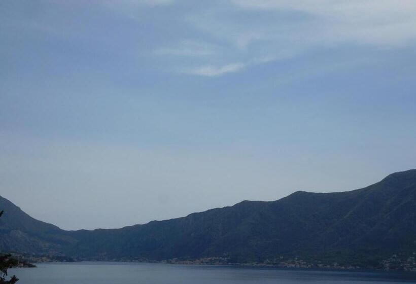 پانسیون Villa Aronija