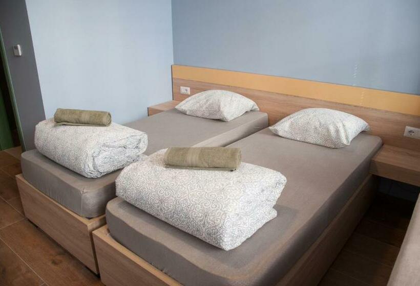 Ura Hostel