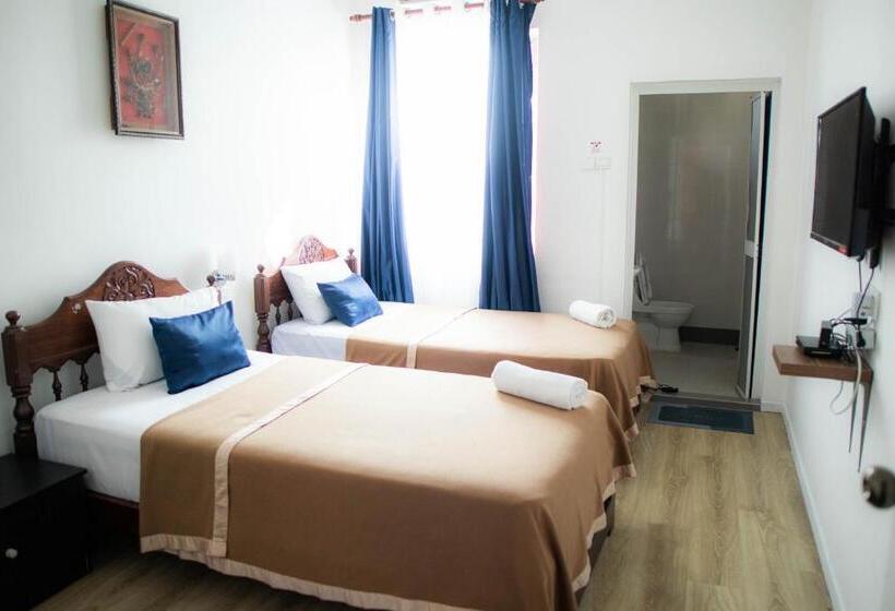 هاستل Sura Inn