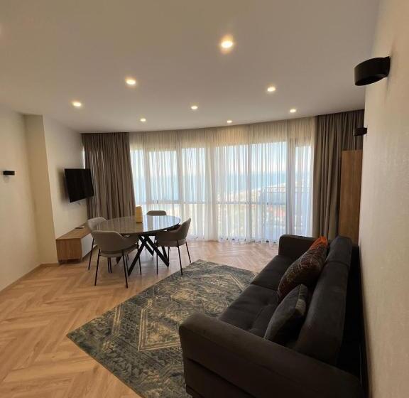Aparthotel Holiday Lux Batumi
