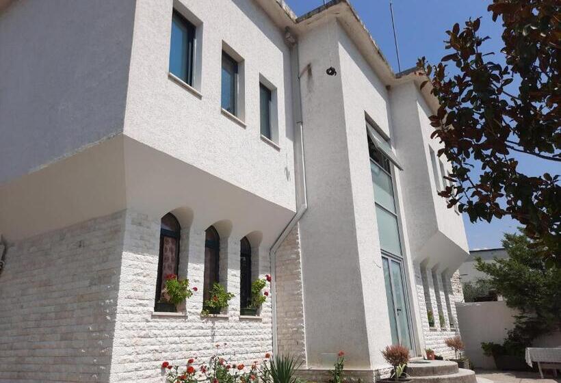 تختخواب و صبحانه Guesthouse Pelivani