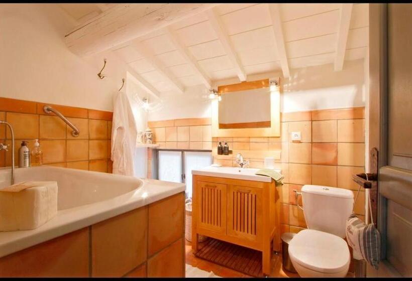 تختخواب و صبحانه Maison De La Bourgade