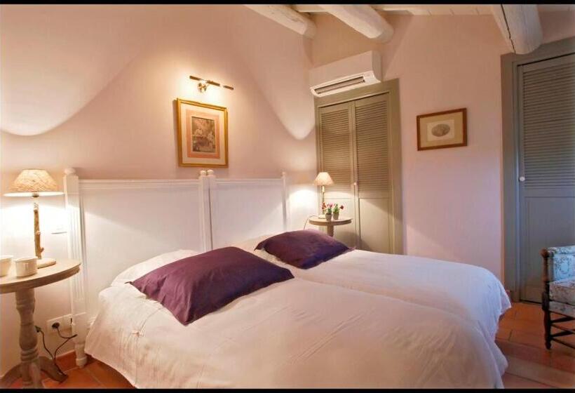 تختخواب و صبحانه Maison De La Bourgade
