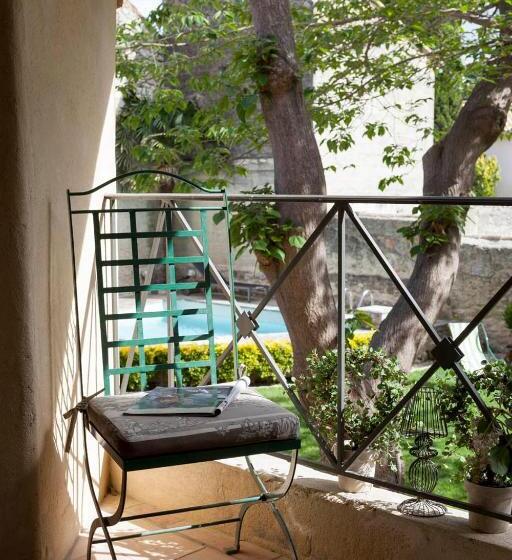 تختخواب و صبحانه Maison De La Bourgade