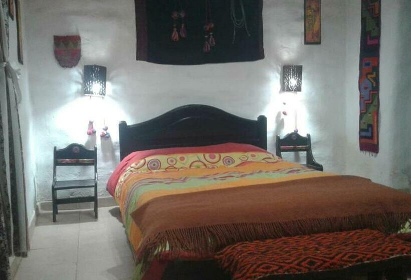 تختخواب و صبحانه Wara Wara