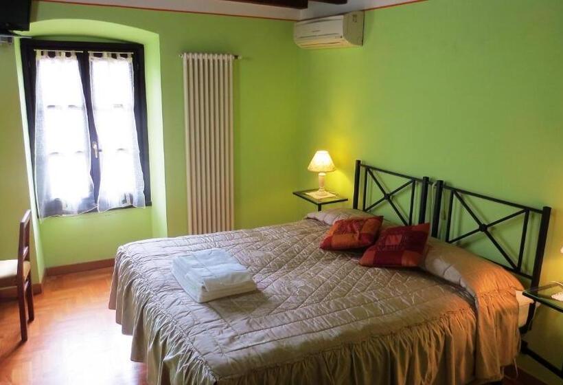 هتل Agriturismo La Staffa