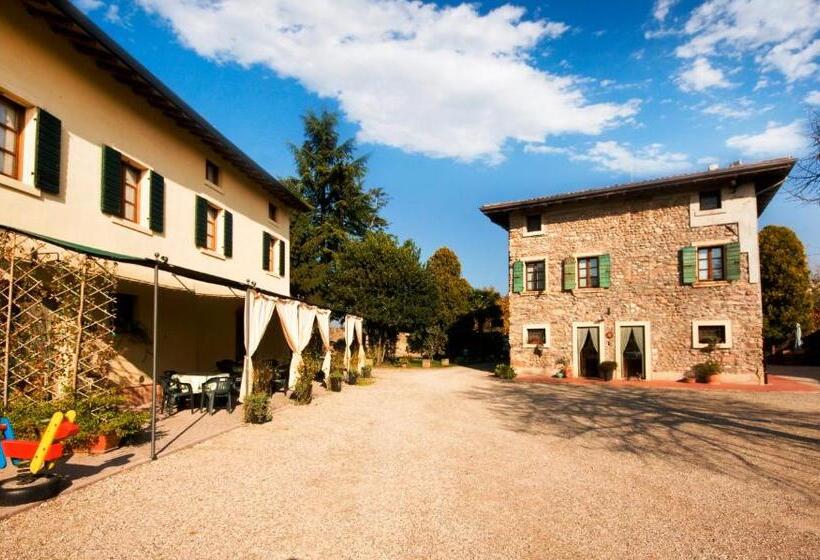 هتل Agriturismo La Staffa