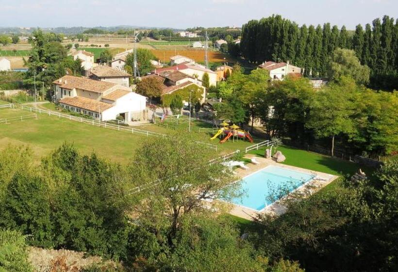 هتل Agriturismo La Staffa