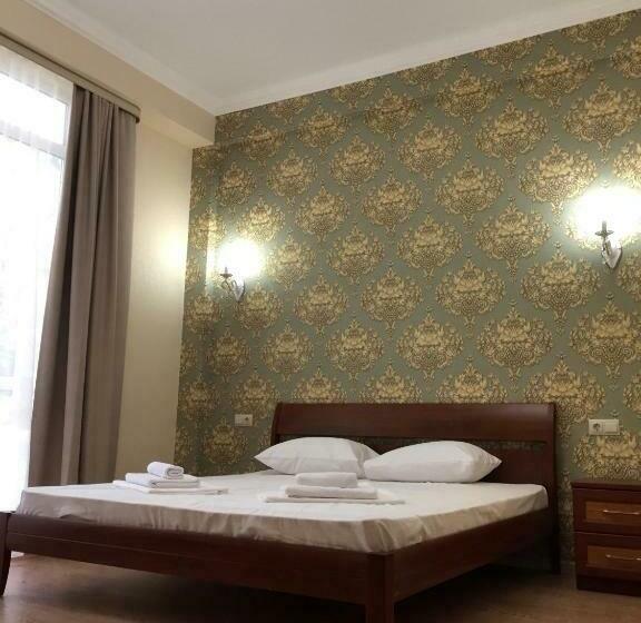 هاستل Semeynyy Mini