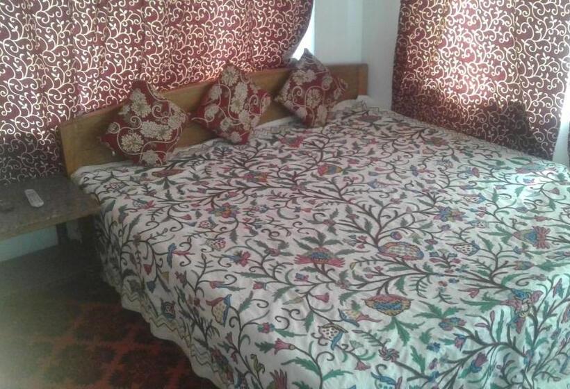 ペンション Alamdar Guest House