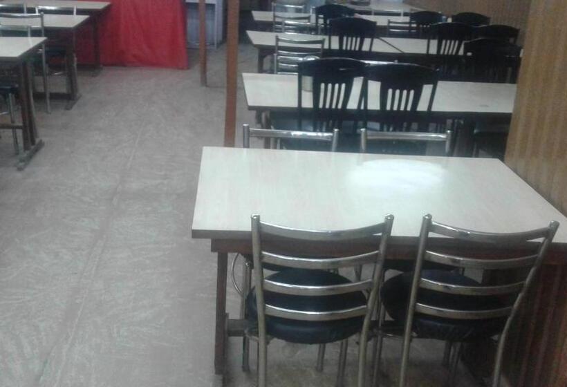 ペンション Alamdar Guest House