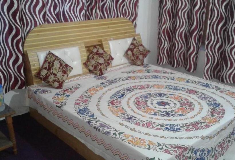 ペンション Alamdar Guest House