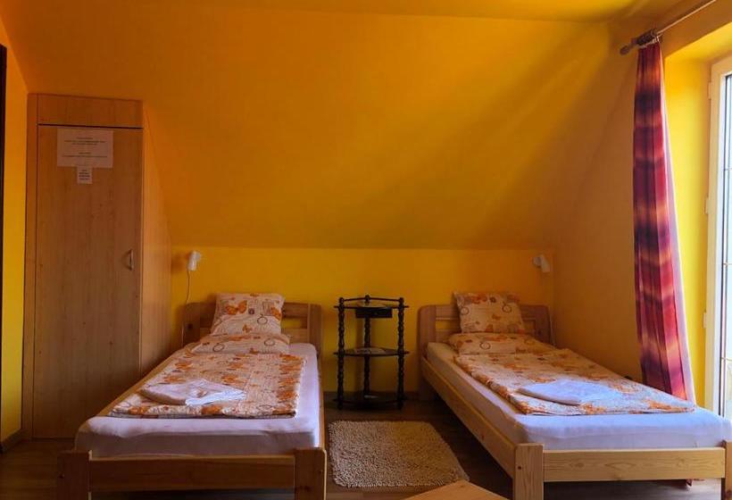 פנסיון óvár 12 Vendégház