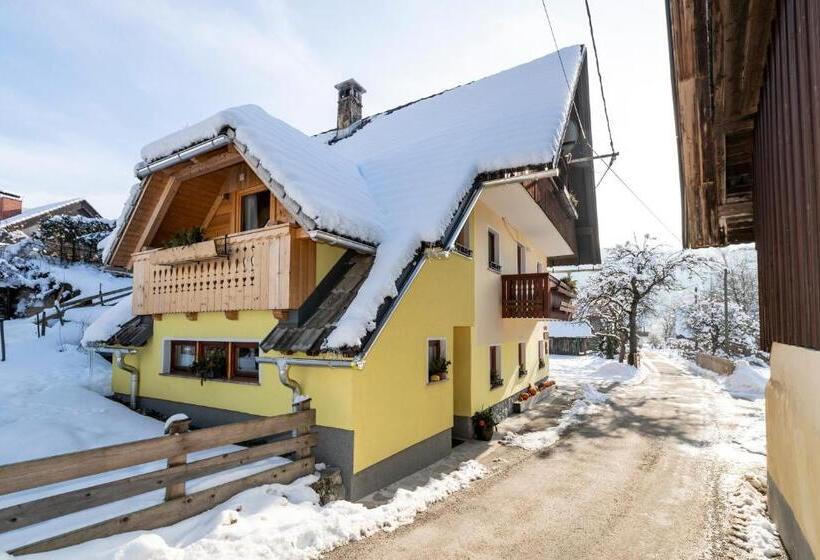 هتل Farmhouse Pri Miklavu