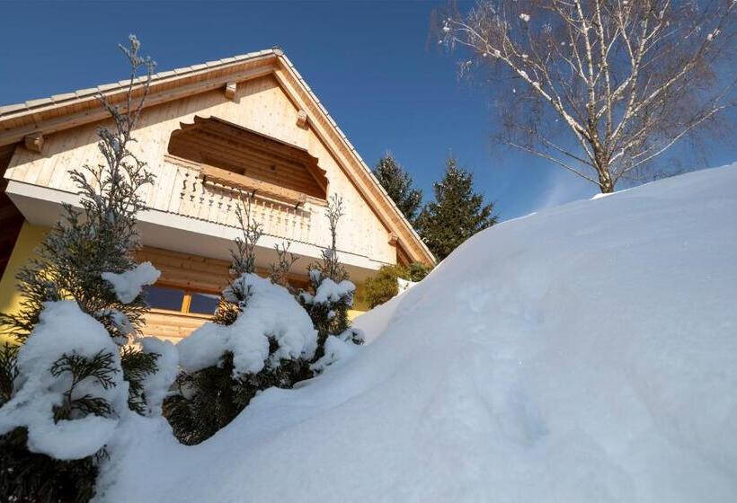 هتل Farmhouse Pri Miklavu