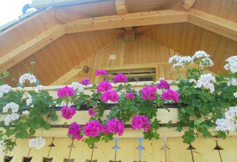 هتل Farmhouse Pri Miklavu