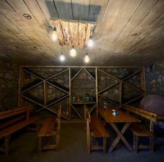 پانسیون Areni Wine Cellar