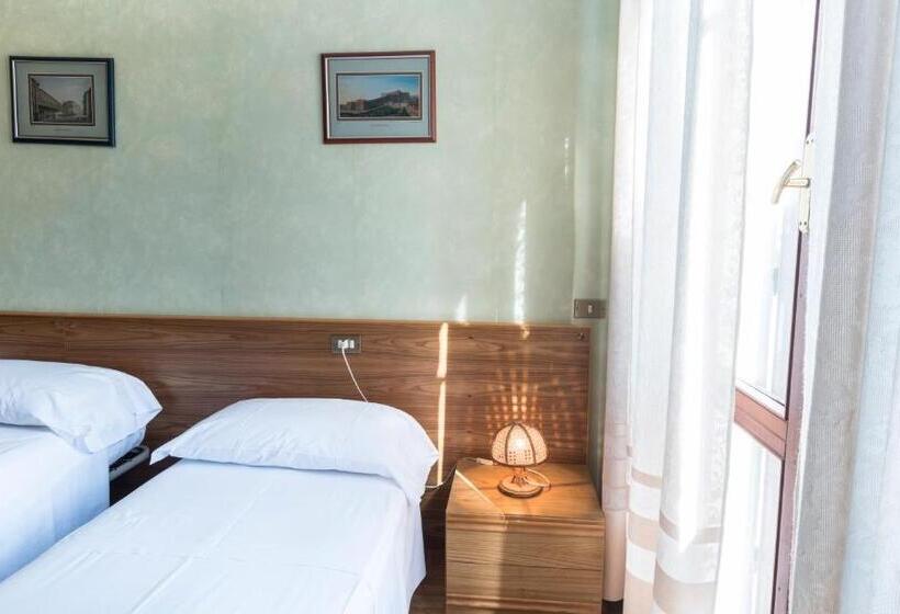 پانسیون Camere R 75