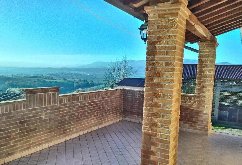 هتل Agriturismo La Rosa Montefalco