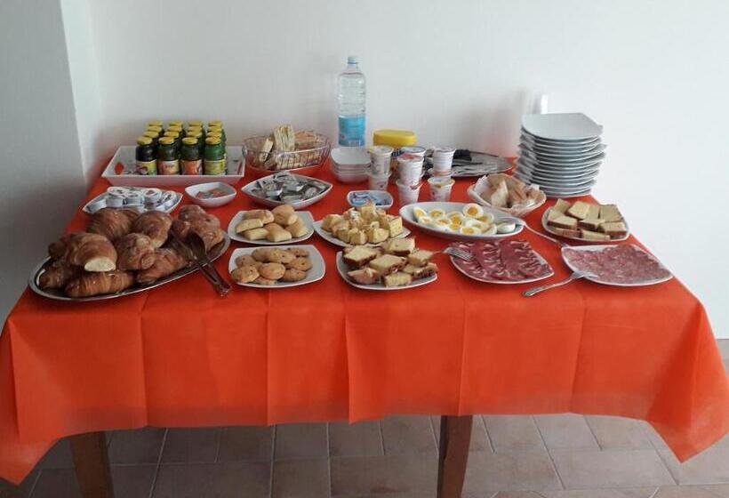 هتل Agriturismo La Rosa Montefalco