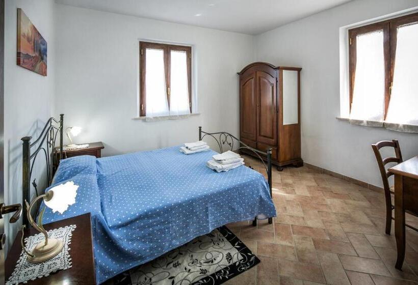 هتل Agriturismo La Rosa Montefalco