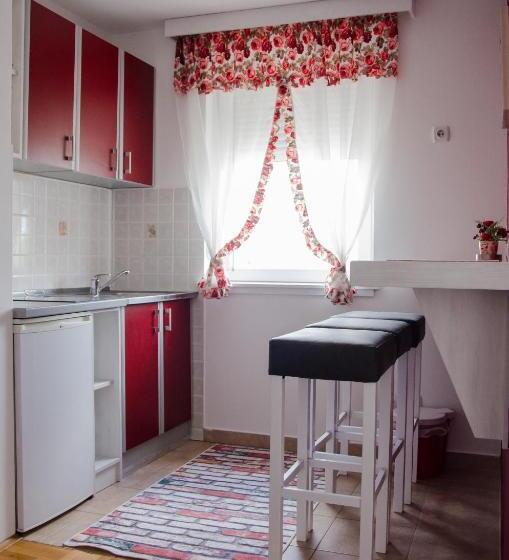 پانسیون Apartmani Banja Spa