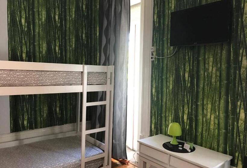 פנסיון Jualis Guest House