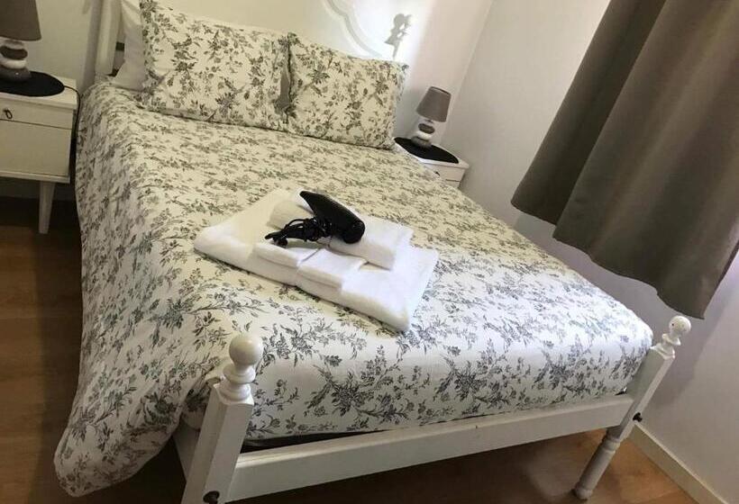 פנסיון Jualis Guest House