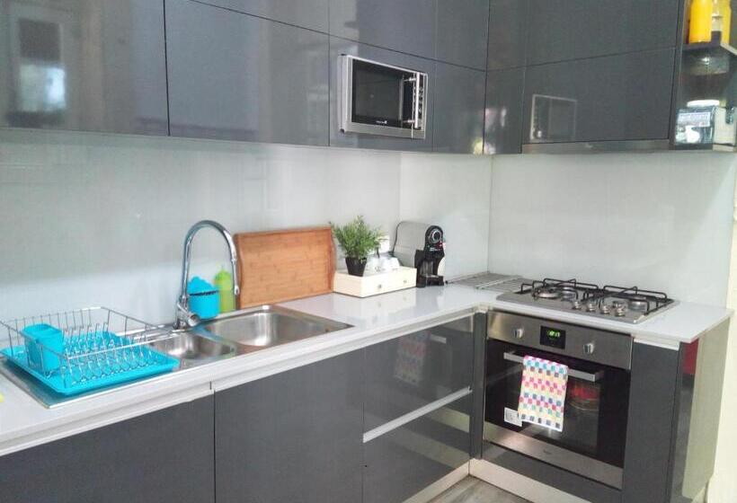 פנסיון Jualis Guest House