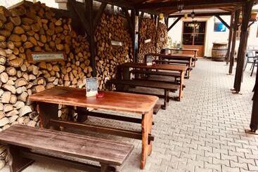پانسیون Restaurant A Penzion Pod Draci Skalou