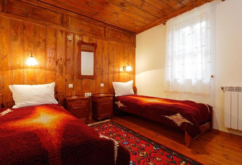 Пансион Yovina House Zheravna