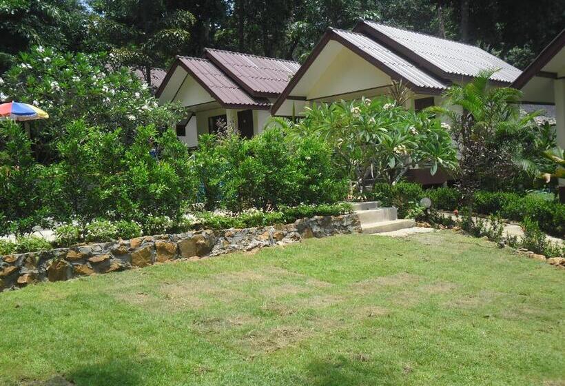 هاستل Baansanook Resort & Swimming Pool