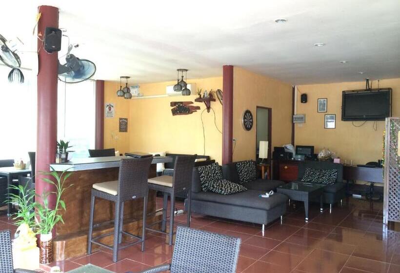 هاستل Baansanook Resort & Swimming Pool