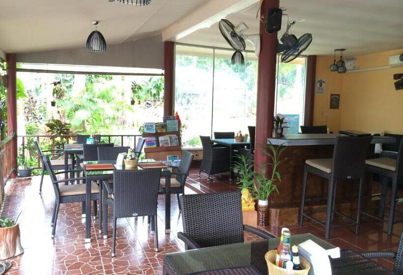 هاستل Baansanook Resort & Swimming Pool