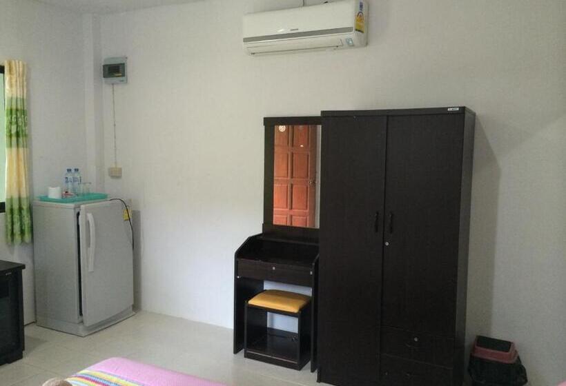 هاستل Baansanook Resort & Swimming Pool