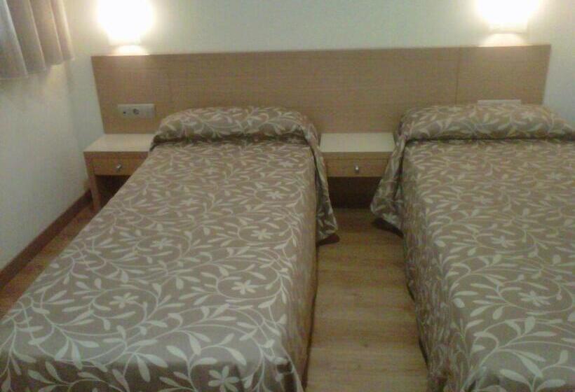 پانسیون Hostal Rambla
