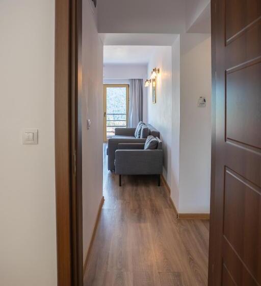 پانسیون Opus View