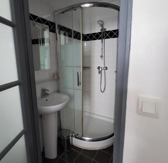 تختخواب و صبحانه Chambres D'hôtes La Petite Salamandre