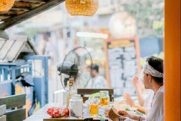 تختخواب و صبحانه Daffodil Restaurant & Holiday Resort