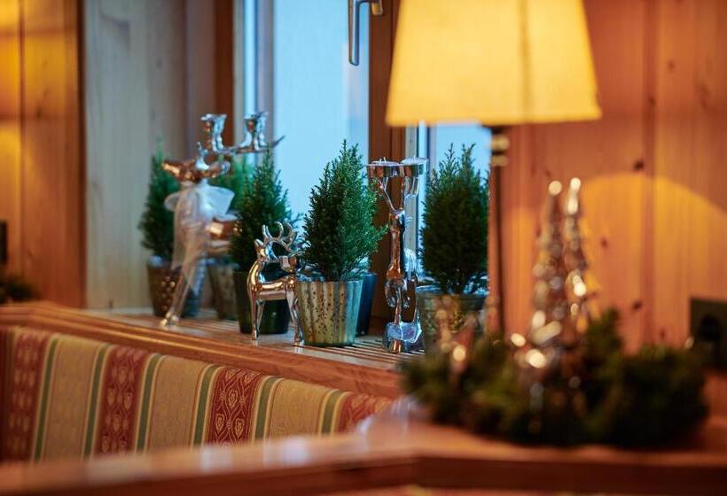 تختخواب و صبحانه Garni Schneider