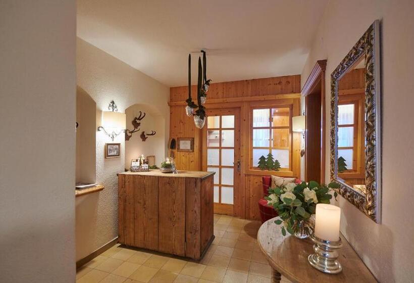 تختخواب و صبحانه Garni Schneider