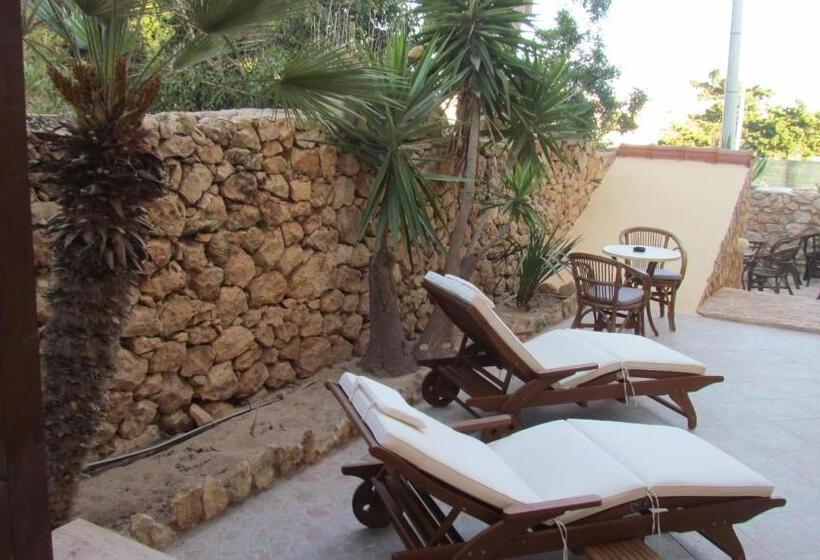 Le Anfore Hotel   Lampedusa