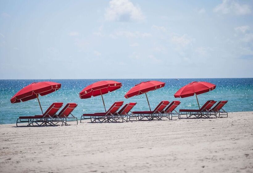 هتل Acqualina Resort And Residences