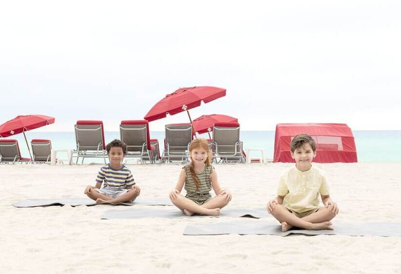 هتل Acqualina Resort And Residences
