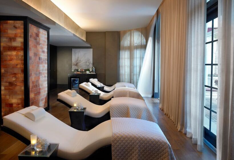 هتل Acqualina Resort And Residences