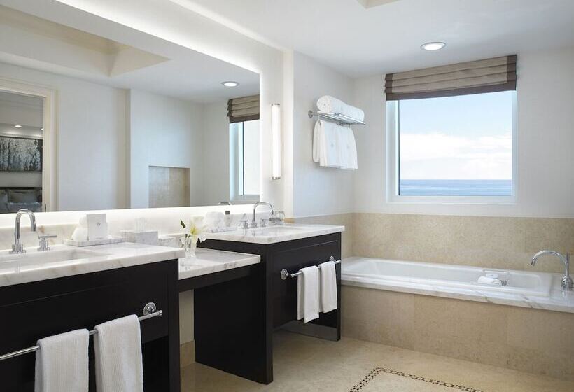 هتل Acqualina Resort And Residences